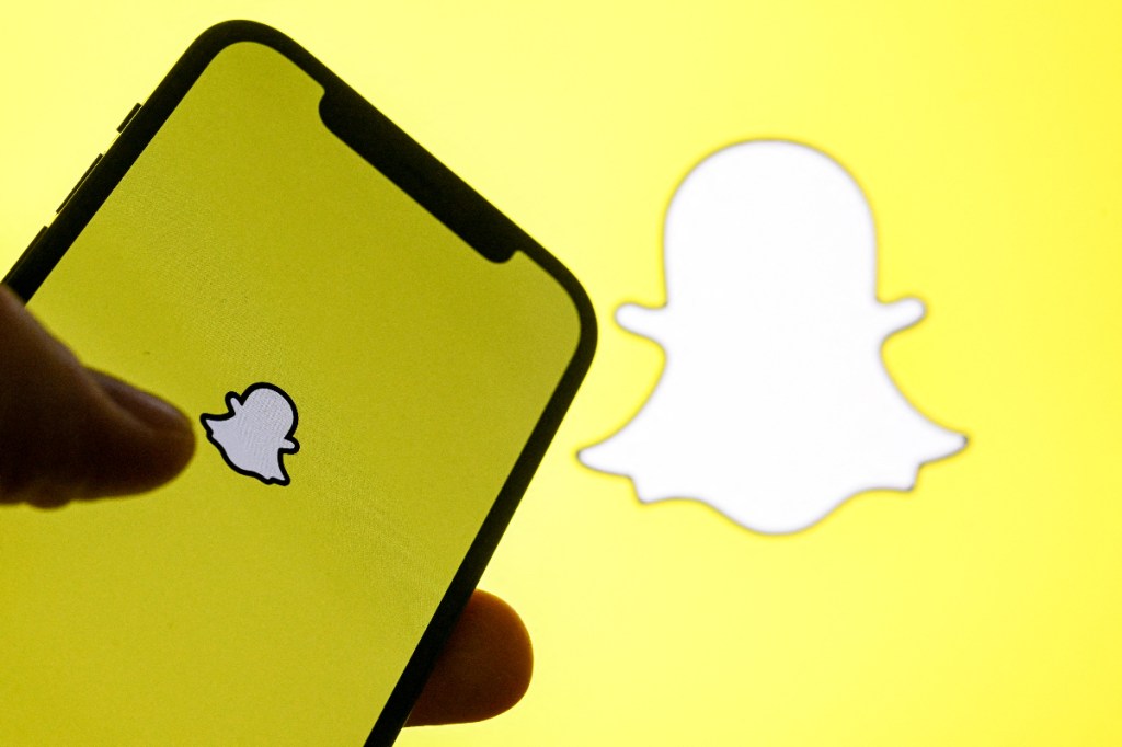 Snapchat Expands Location-Based Arrival Notifications Beyond Home Destinations