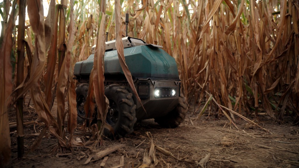AgriTech Startup Develops Autonomous Solar-Powered Robots to Optimize Fertilizer Application in Corn Farming