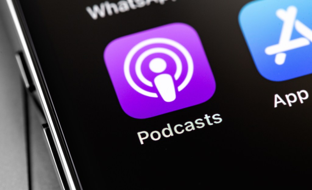 Apple Podcasts Introduces Enhanced Video Streaming Experience to Compete with YouTube and Spotify